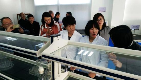 中国学生服饰研发中心在青岛揭牌引领千亿级产业升级